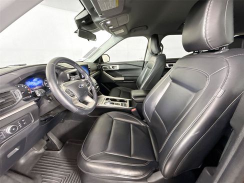 Used 2021 Ford Explorer XLT w/ Equipment Group 202A RWD image 3