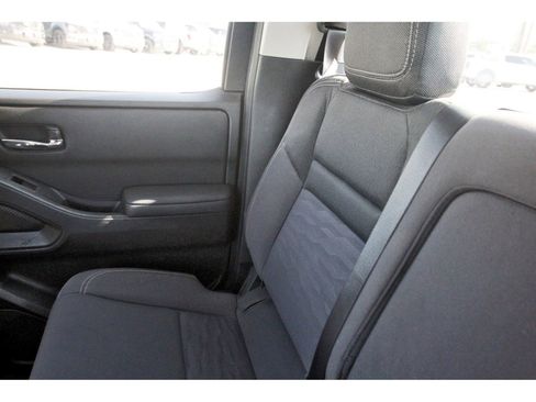 Used 2024 Nissan Frontier SV image 14