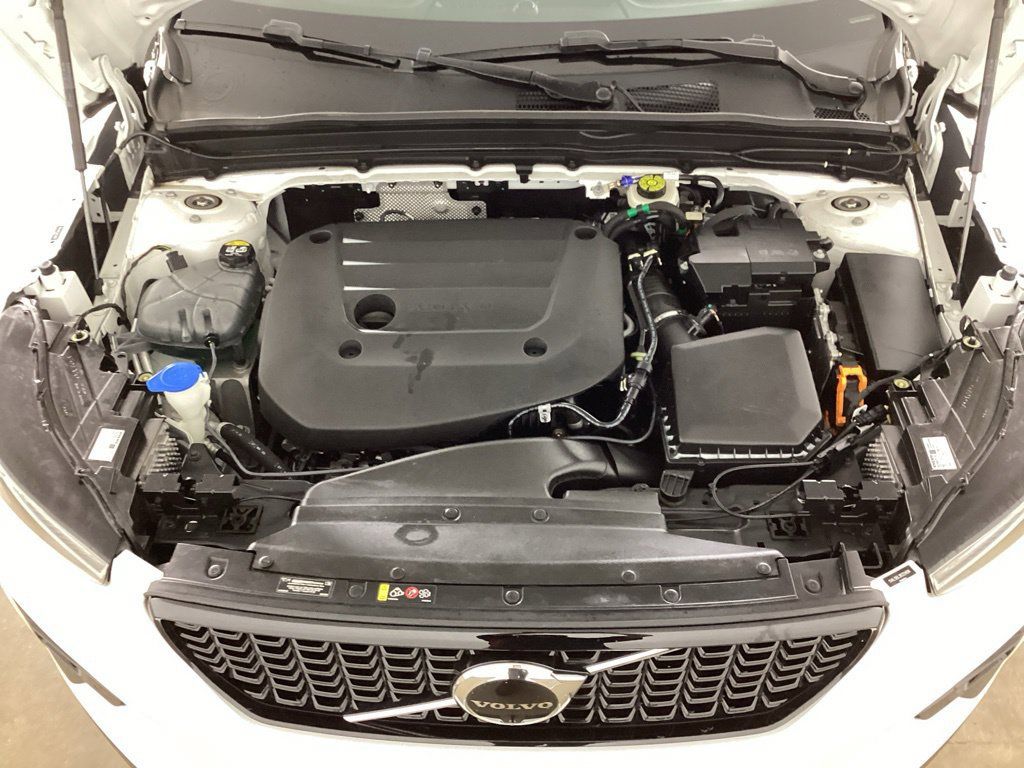 Used 2024 Volvo XC40 B5 Plus w/ Protection Package Premier AWD/4WD image 30