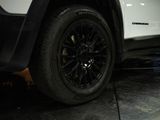 Used 2017 Jeep Cherokee Trailhawk image 3