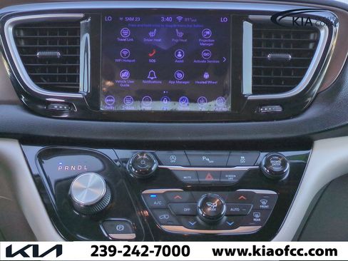 Used 2018 Chrysler Pacifica Touring-L Plus image 16