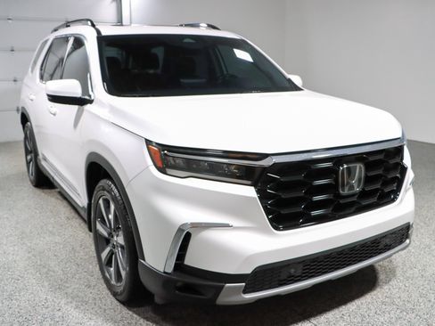 Used 2023 Honda Pilot Touring image 5
