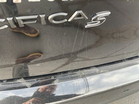 Used 2025 Chrysler Pacifica Limited image 12