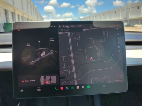 Used 2021 Tesla Model Y Long Range AWD/4WD image 14