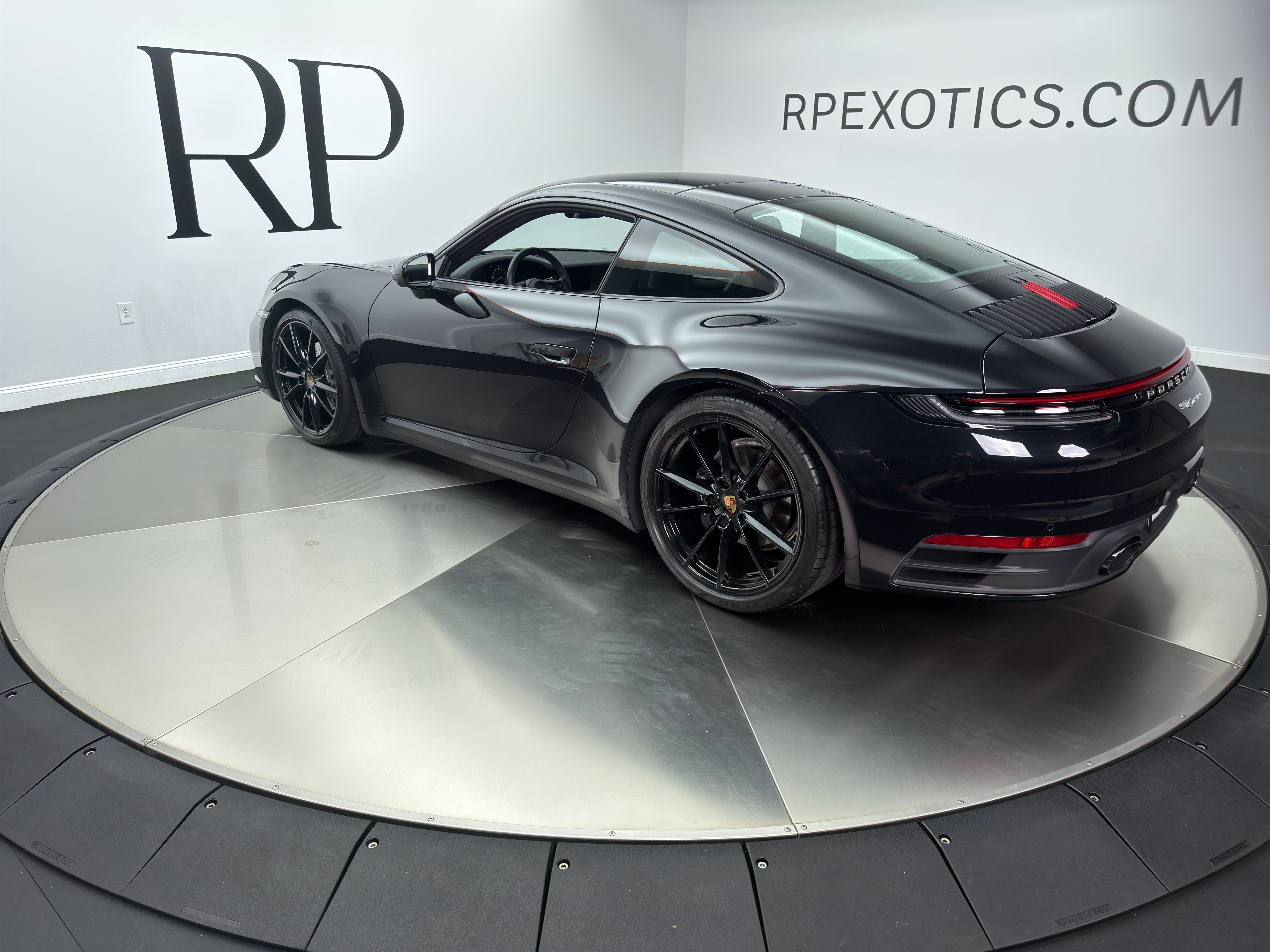 Used 2022 Porsche 911 Carrera image 4