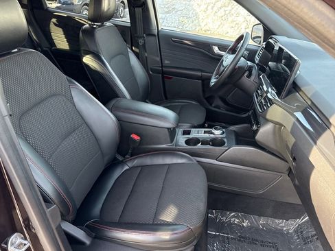 Certified 2023 Ford Escape ST-Line Select w/ Tech Pack #2 image 9