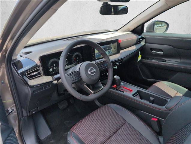 Used 2025 Nissan Kicks SR w/ Illumination Package FWD image 9