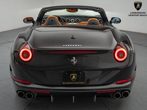 Used 2015 Ferrari California T RWD image 14