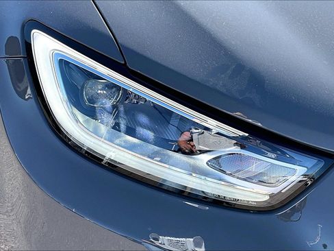 Used 2025 Chrysler Pacifica Select image 31