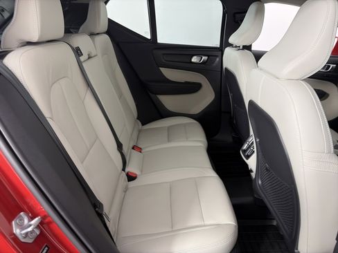 Used 2022 Volvo XC40 T5 Inscription image 28