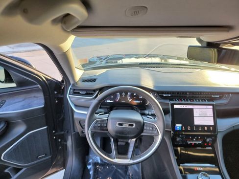 Used 2023 Jeep Grand Cherokee L Limited w/ Luxury Tech Group II RWD image 19
