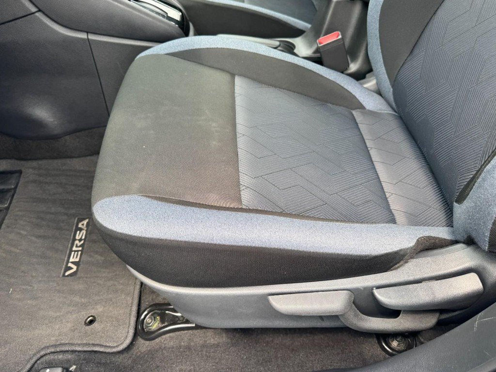 Used 2025 Nissan Versa SV FWD image 14