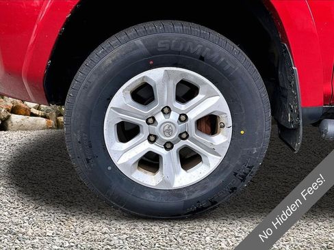 Used 2015 Toyota 4Runner SR5 AWD/4WD image 9