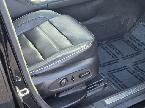 Used 2017 GMC Acadia Denali w/ Technology Package image 6