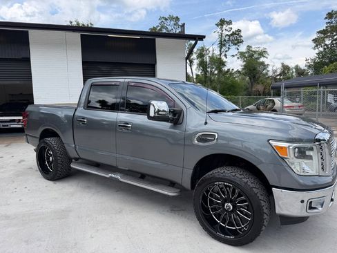 Used 2017 Nissan Titan SL w/ SL Towing Convenience Package RWD image 9