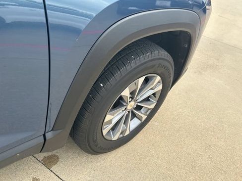 Used 2025 Chevrolet Equinox LT w/ Safety and Technology Package FWD image 18