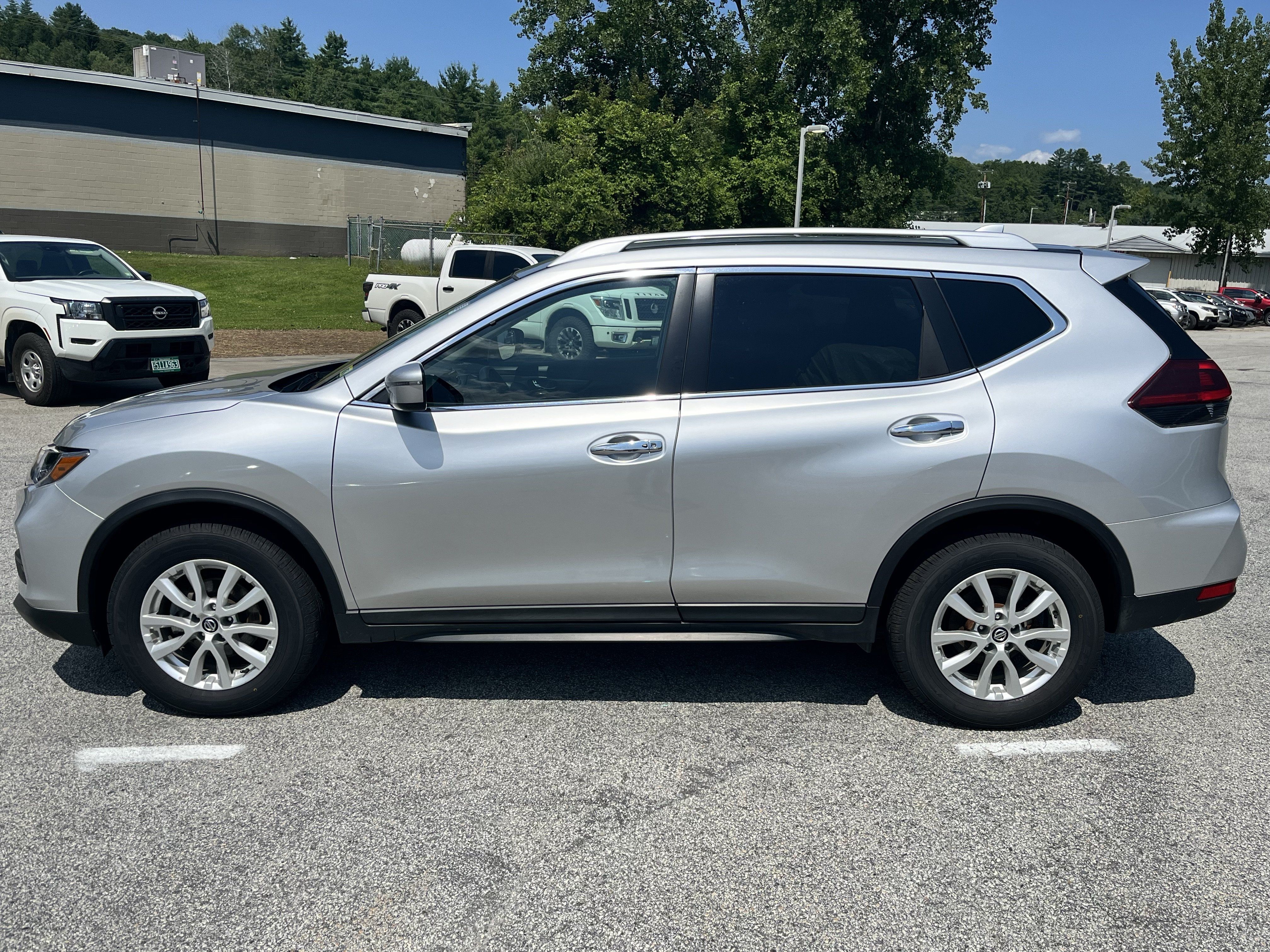 Used 2020 Nissan Rogue SV AWD/4WD image 4