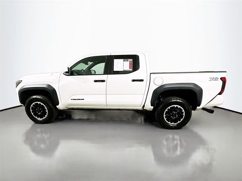 Used 2025 Toyota Tacoma TRD Off-Road image 5