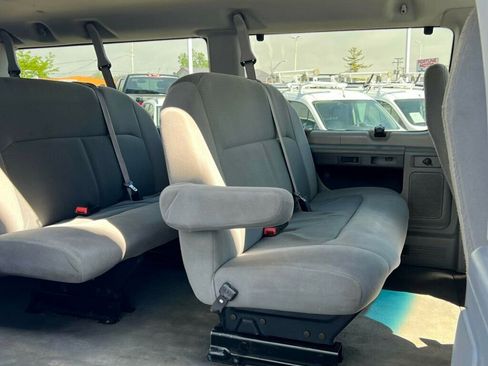 Used 2008 Ford E-350 and Econoline 350 XLT RWD image 18