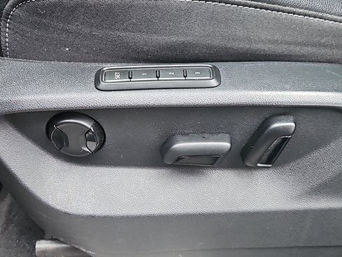 Used 2018 Volkswagen Atlas SEL Premium image 18