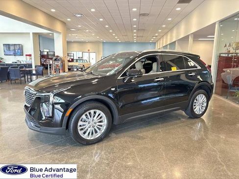 Used 2024 Cadillac XT4 Luxury w/ Cold Weather Package FWD image 5