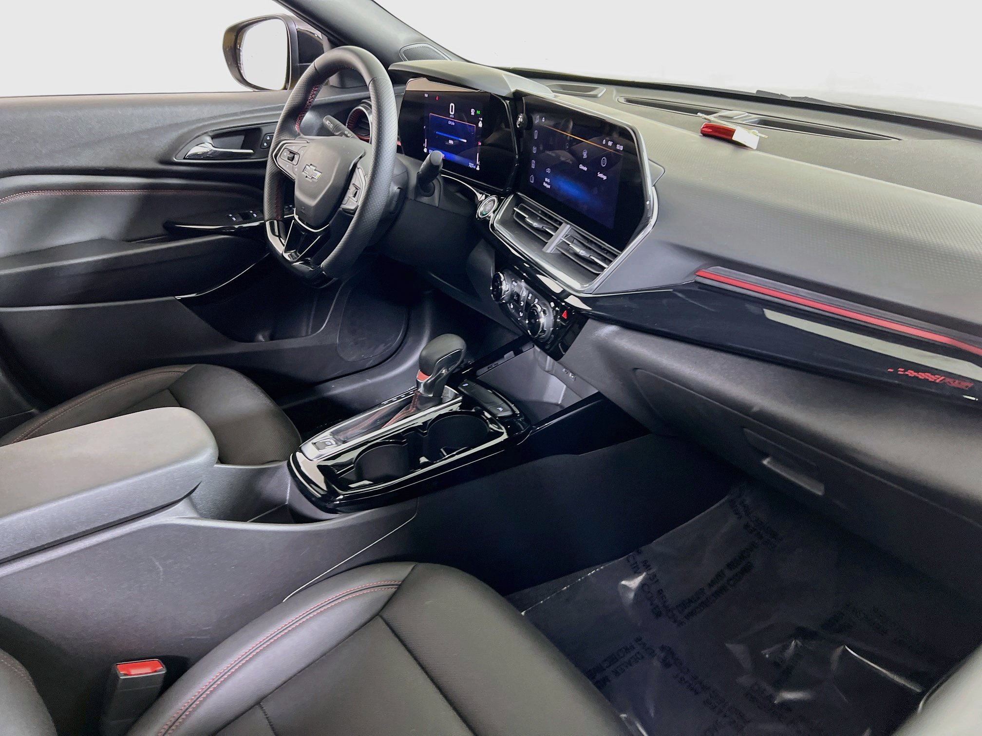 Used 2025 Chevrolet Trax RS FWD image 27
