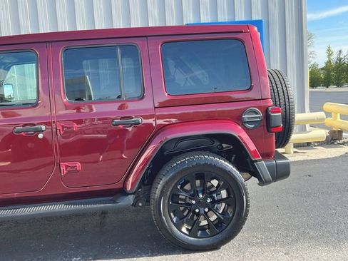 Used 2022 Jeep Wrangler Unlimited Sahara w/ Cold Weather Group AWD/4WD image 14