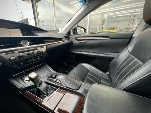 Used 2017 Lexus ES 350 w/ Luxury Package image 59