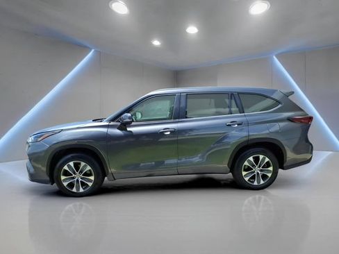 Certified 2024 Toyota Highlander XLE FWD image 23