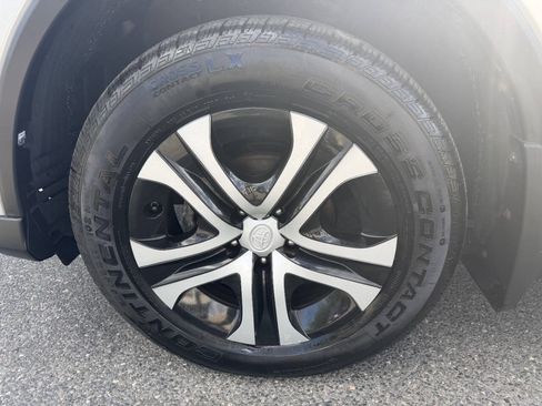 Used 2016 Toyota RAV4 LE AWD/4WD image 11