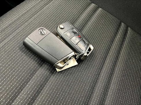 Used 2022 Volkswagen Tiguan S image 13