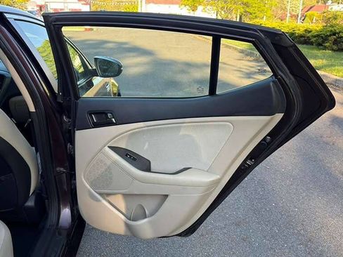 Used 2012 Kia Optima LX FWD image 23