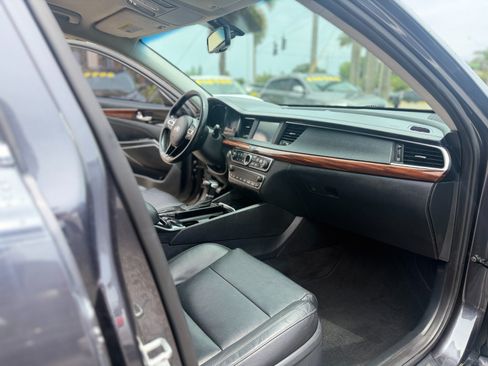 Used 2018 Kia Cadenza Premium FWD image 13