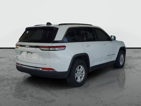 Used 2023 Jeep Grand Cherokee Laredo w/ Trailer Tow Prep Group (B) AWD/4WD image 2