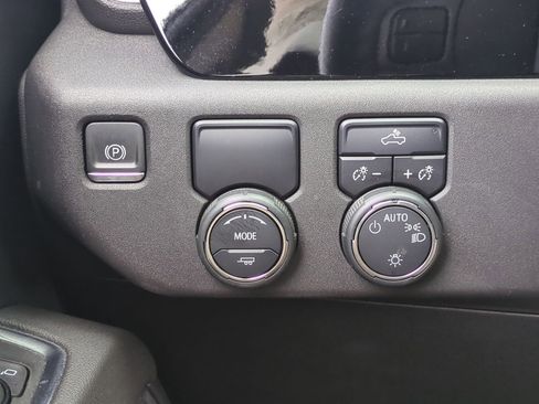 Used 2024 Chevrolet Silverado 1500 LT RWD image 18