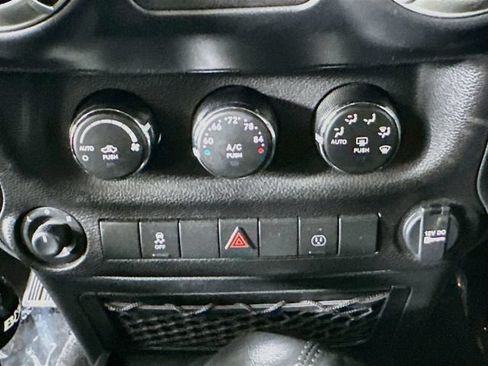 Used 2017 Jeep Wrangler Unlimited Rubicon w/ Connectivity Group AWD/4WD image 14
