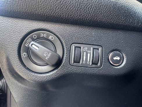 Used 2018 Dodge Challenger SXT w/ Blacktop Package image 27