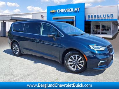 Used 2023 Chrysler Pacifica Touring-L