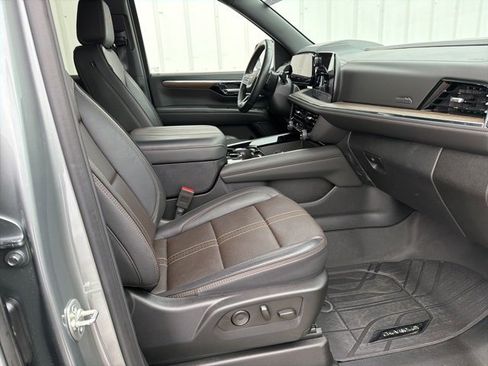 Used 2025 Chevrolet Tahoe High Country image 38