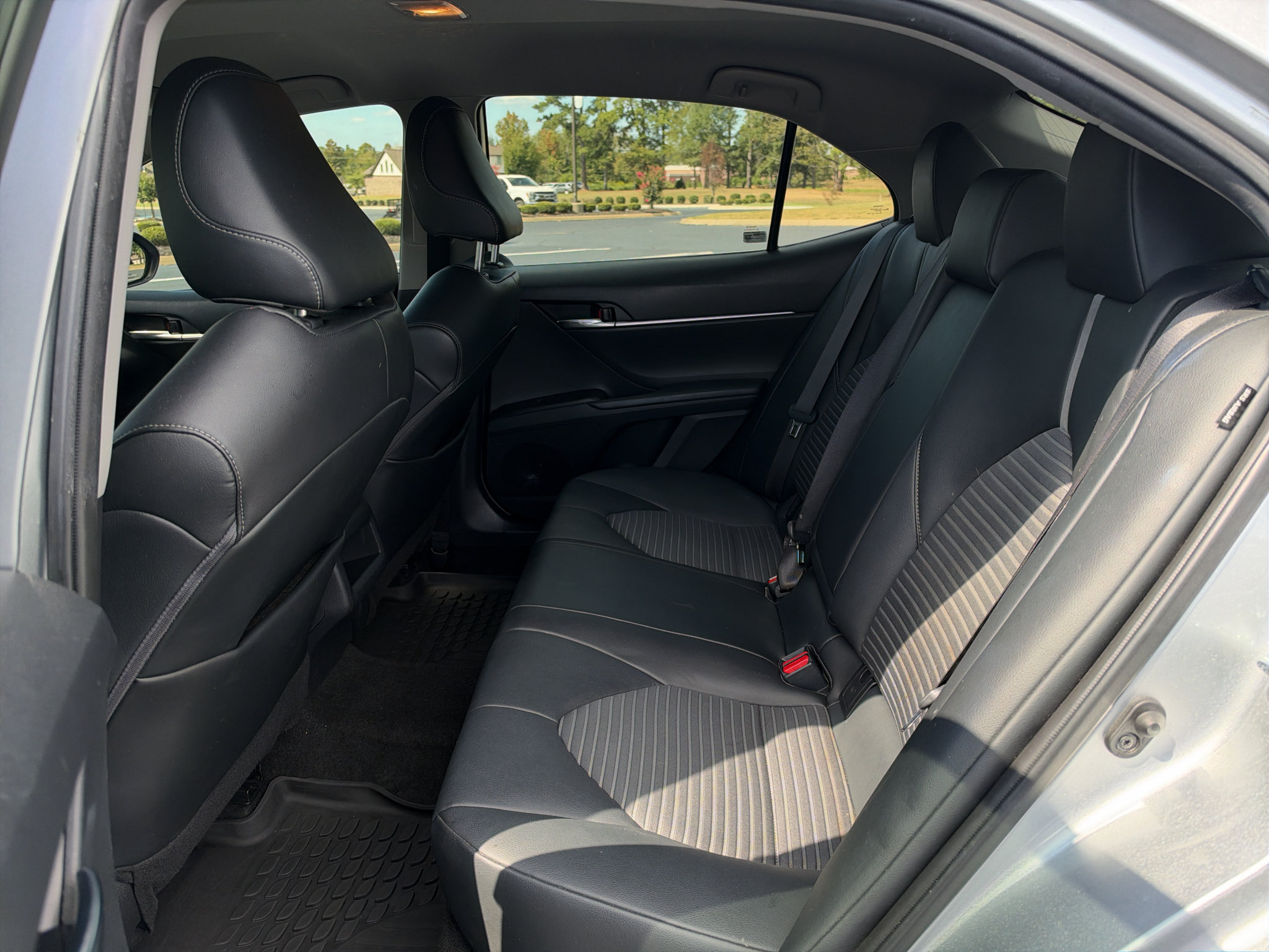 Used 2022 Toyota Camry SE FWD image 14