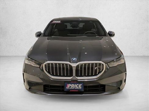 Used 2024 BMW i5 eDrive40i w/ Premium Package image 2