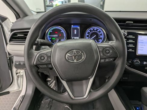 Used 2019 Toyota Camry LE FWD image 21