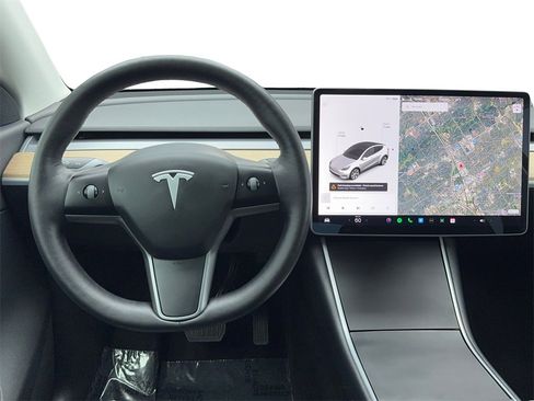 Used 2021 Tesla Model Y Long Range image 17