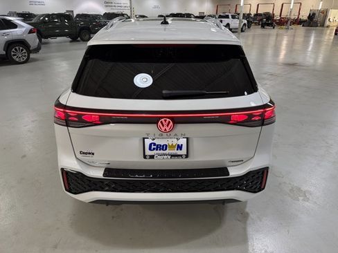 New 2026 Volkswagen Tiguan SEL R-Line image 8