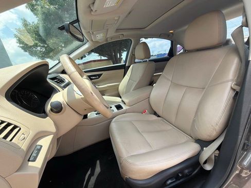 Used 2017 Nissan Altima 2.5 SL w/ 2.5 Technology Package FWD image 6