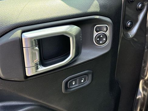 Used 2025 Jeep Wrangler Sport S image 20