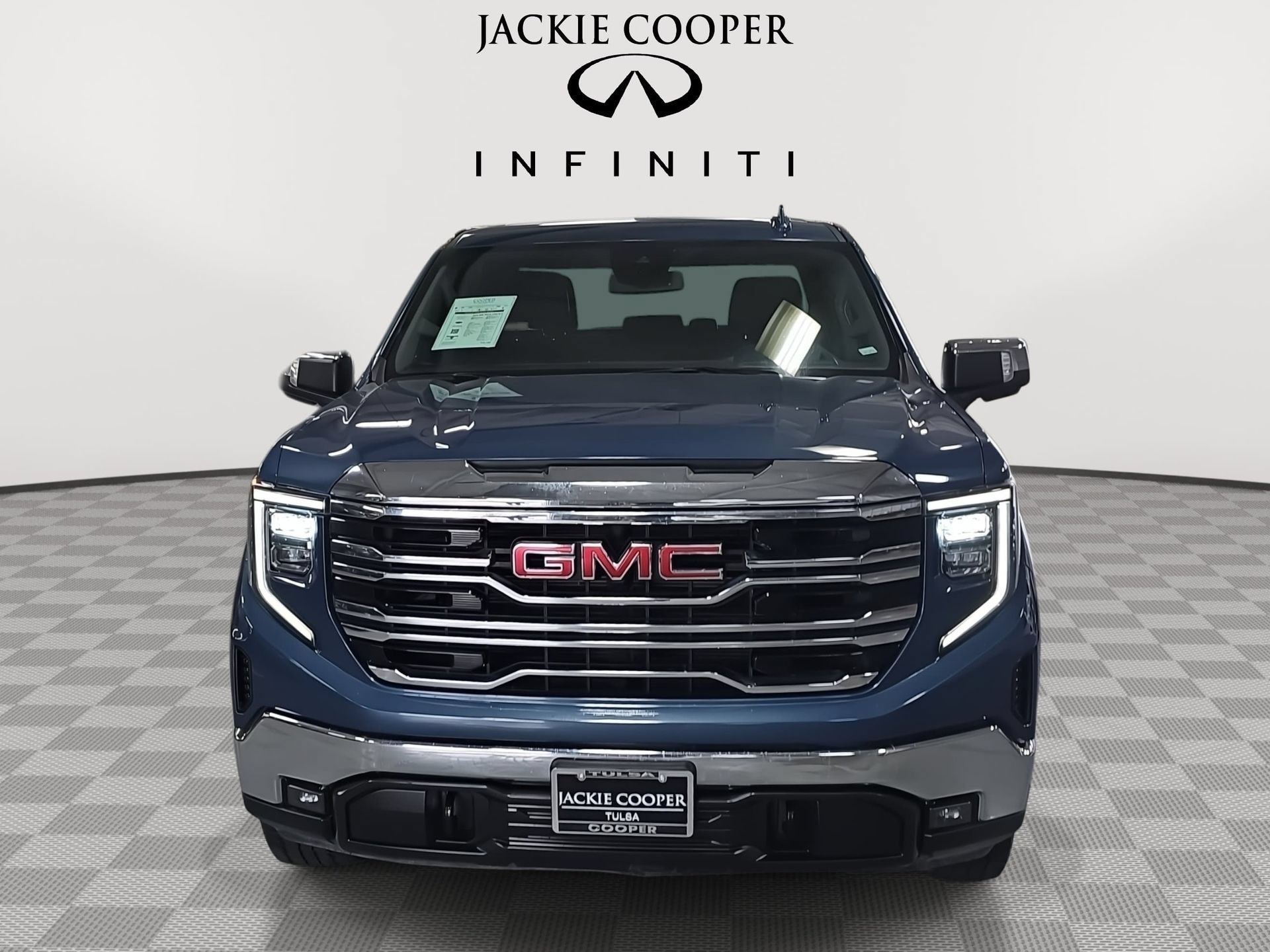 Used 2024 GMC Sierra 1500 SLT AWD/4WD image 2
