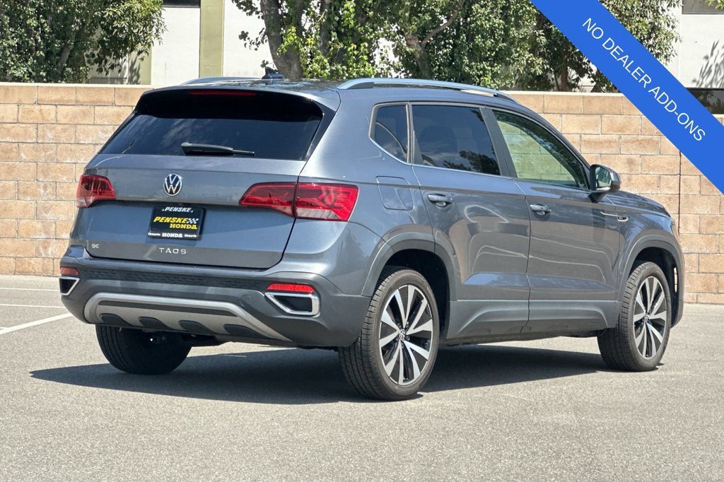 Used 2022 Volkswagen Taos SE FWD image 4