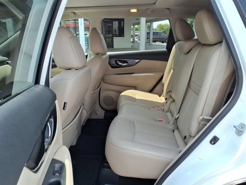 Used 2016 Nissan Rogue SL w/ SL Premium Package AWD/4WD image 4