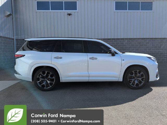 Used 2025 Lexus TX 500h AWD w/ Technology Package image 2